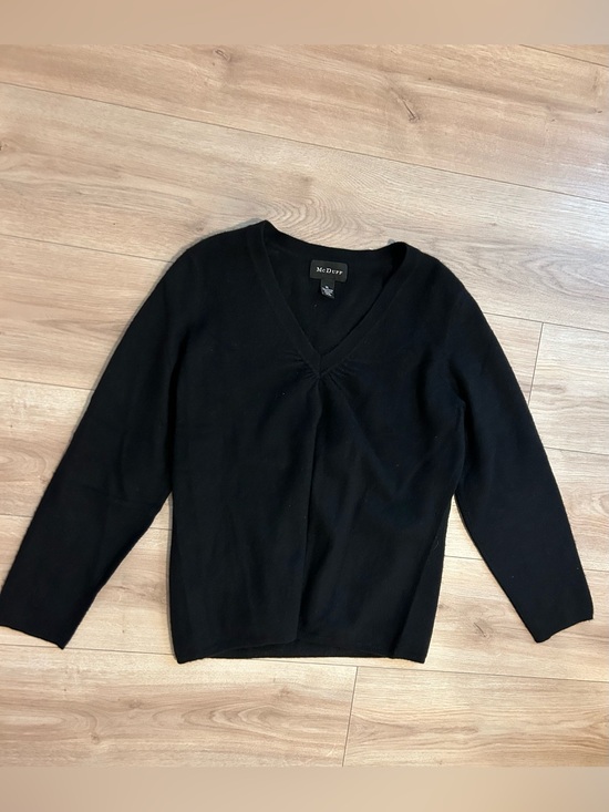 McDuff Sweaters - 100% Cashmere McDuff Black V-Neck Sweater for Women